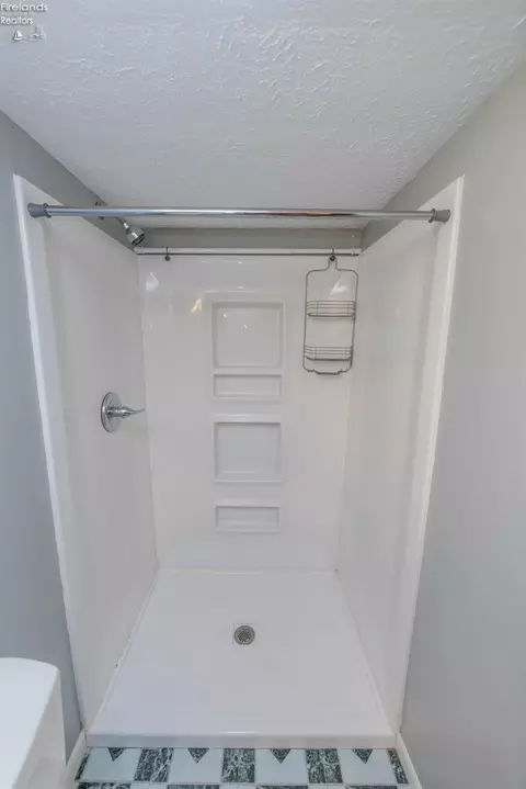 Bath - 829 Strowbridge Dr, Huron, OH 44839 photo 6 of 6