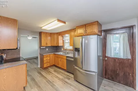 Kitchen - 829 Strowbridge Dr, Huron, OH 44839 photo 6 of 6