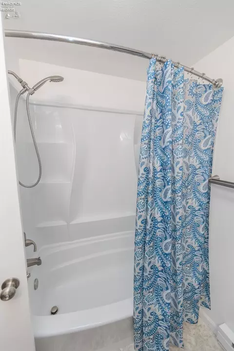 Bath - 829 Strowbridge Dr, Huron, OH 44839 photo 2 of 6