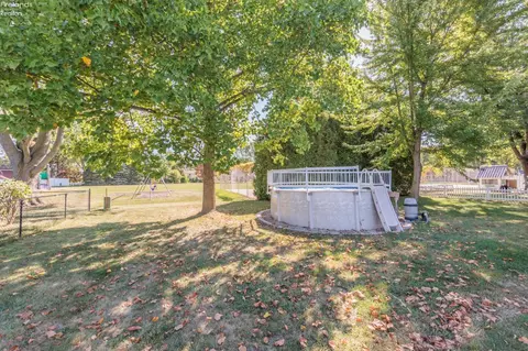 Exterior - 829 Strowbridge Dr, Huron, OH 44839 photo 7 of 11
