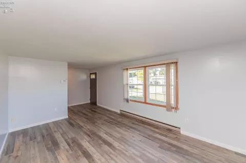 Living - 829 Strowbridge Dr, Huron, OH 44839 photo 2 of 6