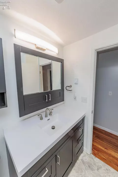 Bath - 829 Strowbridge Dr, Huron, OH 44839 photo 1 of 6