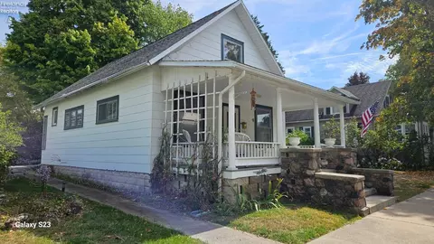 435 Maple Ave, Lakeside, OH 43440 photo 2