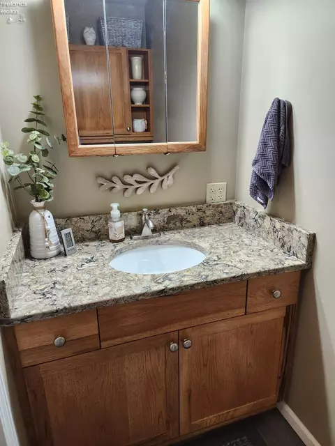 Bath - 712 Gloucester Dr, Huron, OH 44839 photo 2 of 18