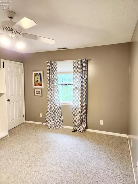 Bedroom - 712 Gloucester Dr, Huron, OH 44839 photo 4 of 9