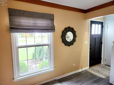 Entry Way - 712 Gloucester Dr, Huron, OH 44839 photo 4 of 6