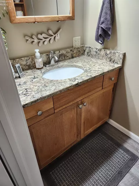 Bath - 712 Gloucester Dr, Huron, OH 44839 photo 4 of 18