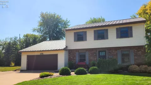 Exterior - 712 Gloucester Dr, Huron, OH 44839 photo 4 of 21