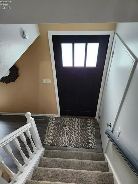 Entry Way - 712 Gloucester Dr, Huron, OH 44839 photo 1 of 6