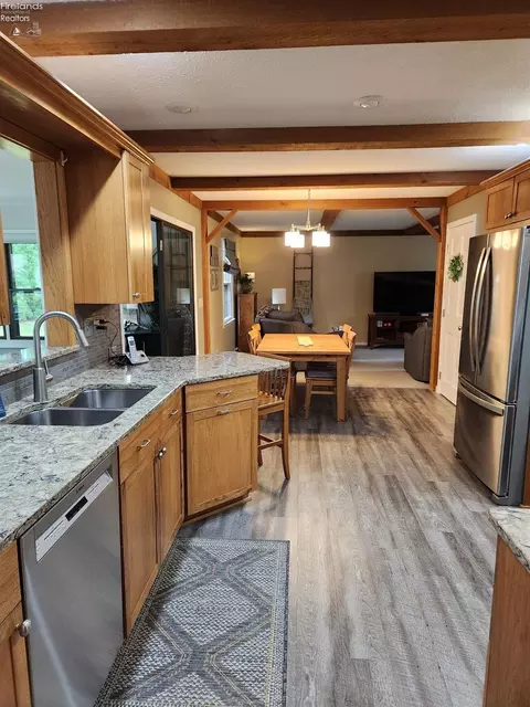 Kitchen - 712 Gloucester Dr, Huron, OH 44839 photo 9 of 10