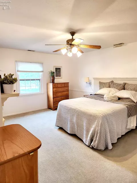 Bedroom - 712 Gloucester Dr, Huron, OH 44839 photo 6 of 9