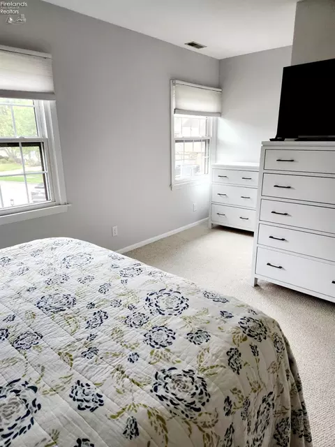 Bedroom - 712 Gloucester Dr, Huron, OH 44839 photo 1 of 9