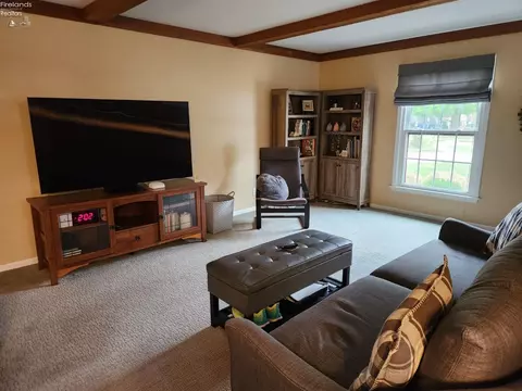 Living - 712 Gloucester Dr, Huron, OH 44839 photo 2 of 3