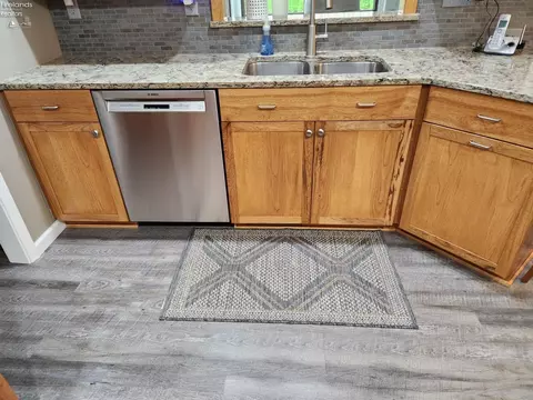 Kitchen - 712 Gloucester Dr, Huron, OH 44839 photo 2 of 10