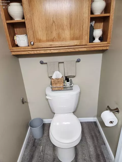 Bath - 712 Gloucester Dr, Huron, OH 44839 photo 6 of 18