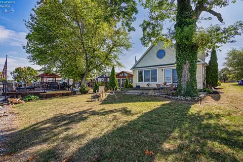 5875 E Saylor St, Marblehead, OH 43440 photo 3