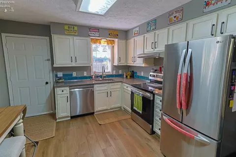 Kitchen - 1924 Sand Dr, Huron, OH 44839 photo 3 of 3