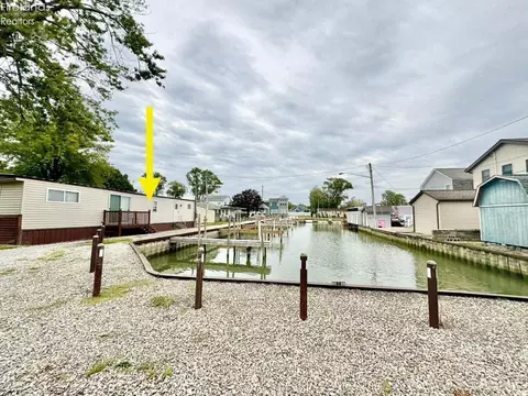 2137 Arlington Dr, Marblehead, OH 43440
