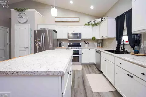 Kitchen - 321 Nathan Dr, Clyde, OH 43410 photo 2 of 6