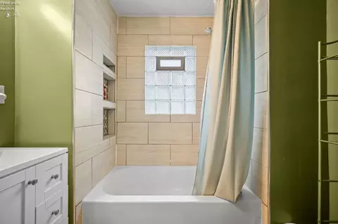 Bath - 411 N Abbe Rd, Elyria, OH 44035 photo 3 of 4