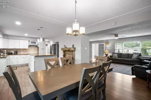 Dining - 411 N Abbe Rd, Elyria, OH 44035 photo 3 of 4
