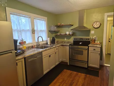 726 Cherry Ave, Marblehead, OH 43440 photo 7