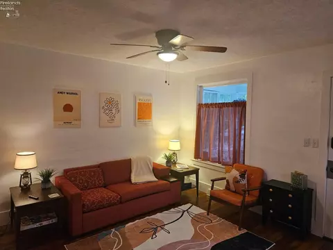 726 Cherry Ave, Marblehead, OH 43440 photo 4