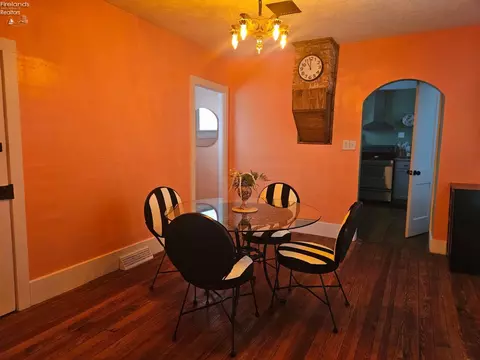 726 Cherry Ave, Marblehead, OH 43440 photo 3