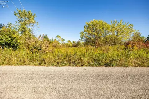 121 Fernwood, Kelleys Island, OH 43438