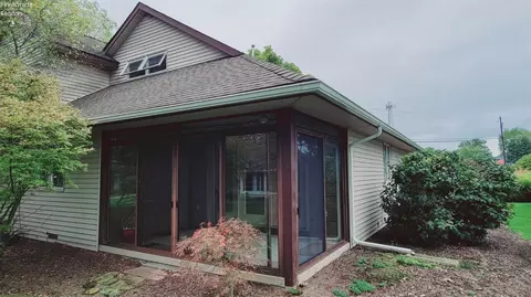 816 Martha Dr, Huron, OH 44839 photo 2