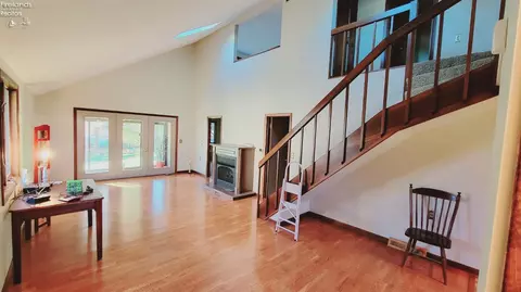 816 Martha Dr, Huron, OH 44839 photo 3