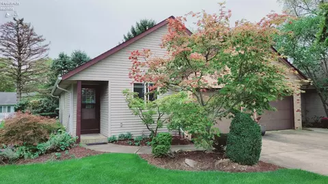 816 Martha Dr, Huron, OH 44839