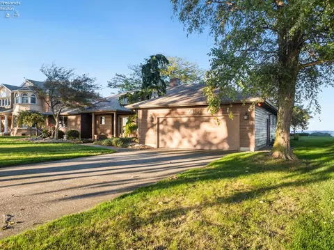 2157 Cedar Point Rd, Sandusky, OH 44870 photo 3