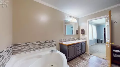 662 Timothy Dr, Willard, OH 44890 photo 37