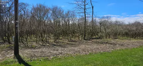 507 Lake Shore Dr, Willard, OH 44890