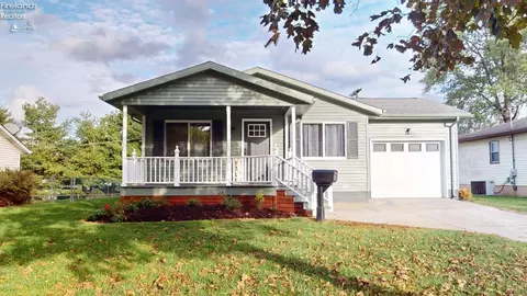 1019 Woodbine St, Willard, OH 44890