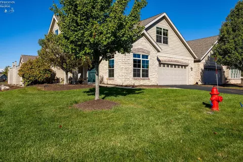 2771 Canterbury Cir, Port Clinton, OH 43452
