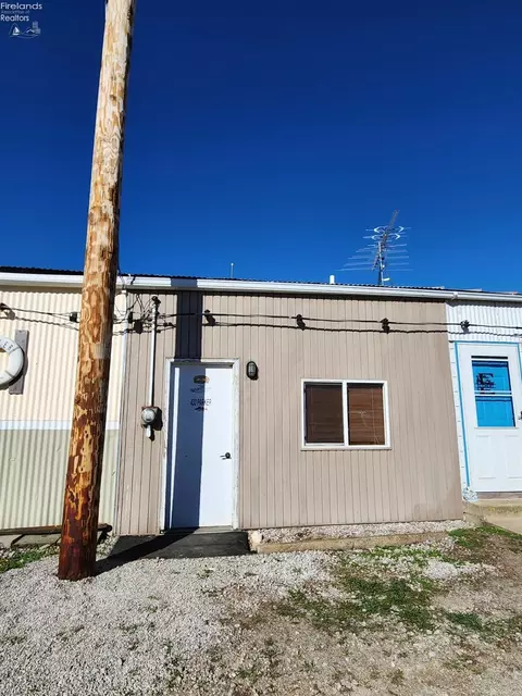433 Parker Dr, Sandusky, OH 44870