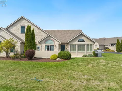 2779 N Canterbury Cir #D, Port Clinton, OH 43452