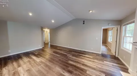 105 Caleb Dr, Clyde, OH 43410 photo 8
