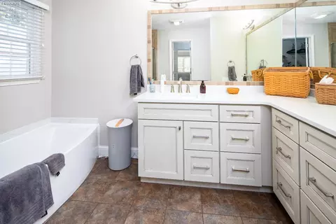 Bath - 1245 Wheeler Dr, Huron, OH 44839 photo 1 of 5
