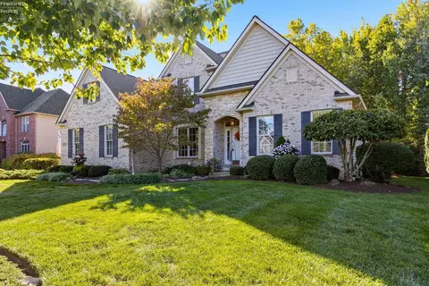 32865 Saint James Trl, Avon, OH 44011
