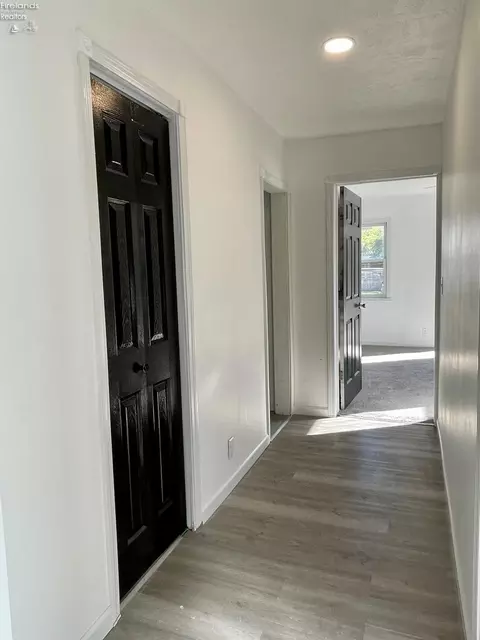 Entry Way - 215 Dixie Ave, Sandusky, OH 44870 photo 1 of 1