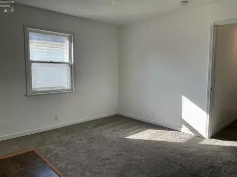 Living - 215 Dixie Ave, Sandusky, OH 44870 photo 1 of 1