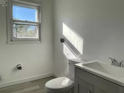 Bath - 215 Dixie Ave, Sandusky, OH 44870 photo 3 of 3