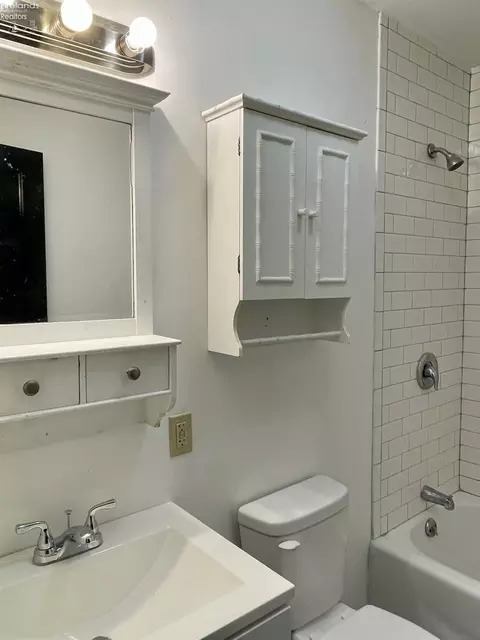 Bath - 215 Dixie Ave, Sandusky, OH 44870 photo 1 of 3