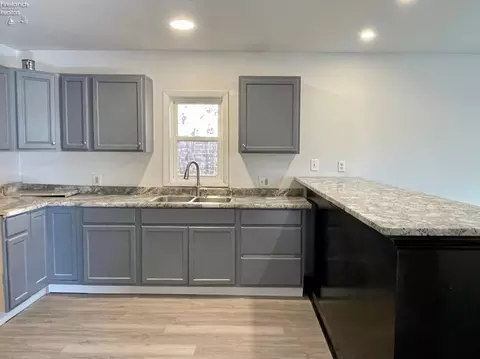 Kitchen - 215 Dixie Ave, Sandusky, OH 44870 photo 3 of 5