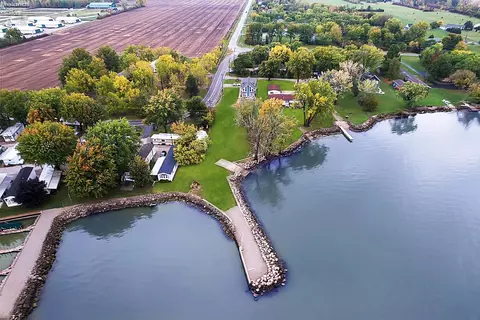 6584 E Bayshore Rd, Marblehead, OH 43440 photo 4