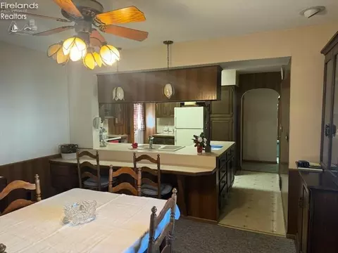 249 Madden St, Bellevue, OH 44811 photo 4