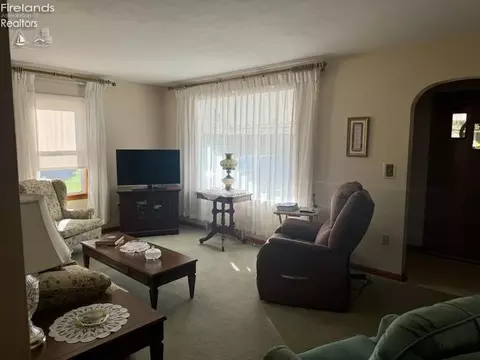 249 Madden St, Bellevue, OH 44811 photo 5